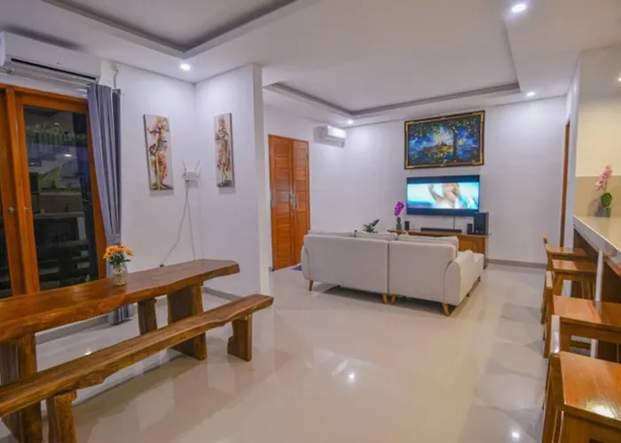 Villa Dua Warna Dencarik *