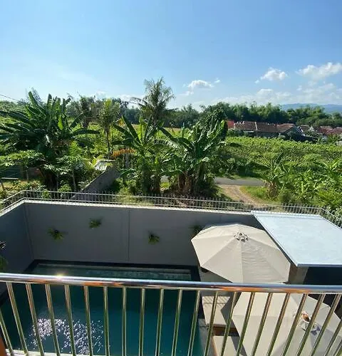 Villa Dua Warna Dencarik Lovina