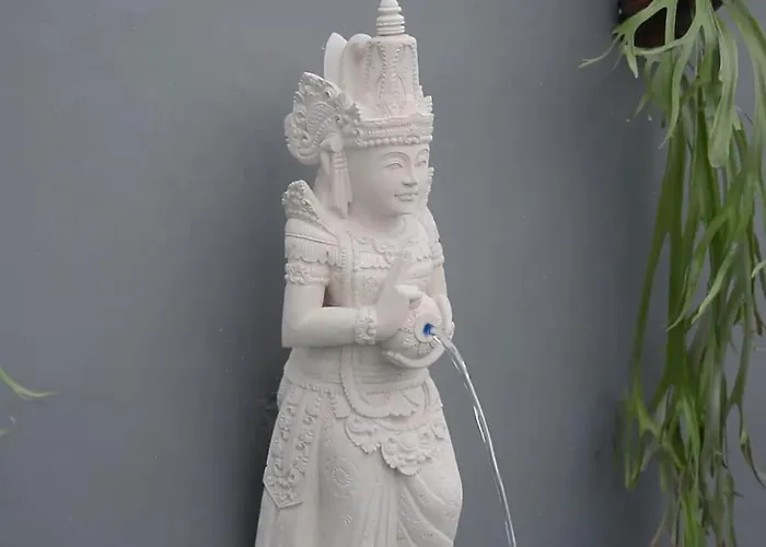 Dua Warna Dencarik Villa Lovina